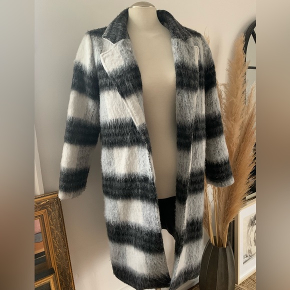Wool jacket from Sage The Label. Black, Grey & White plaid pattern. Size medium - Picture 3 of 8